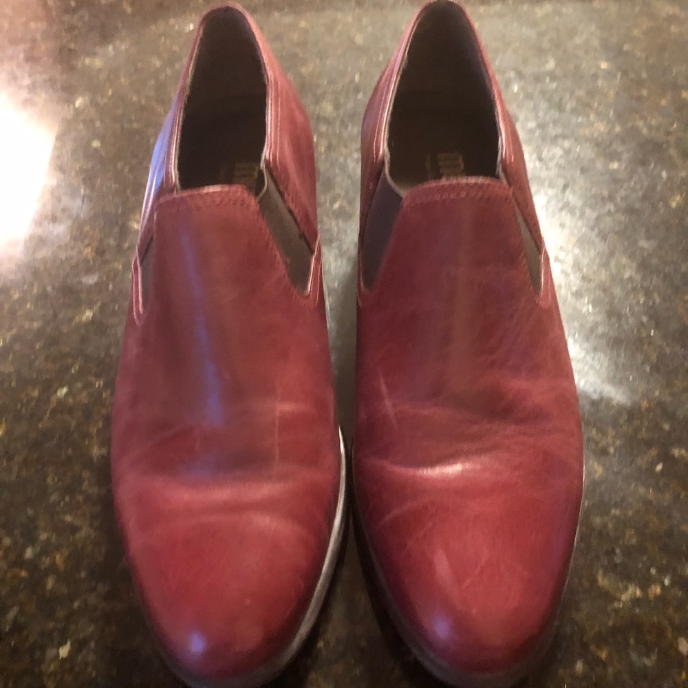 *Worn Once* Munro Frisch Bootie in Red
